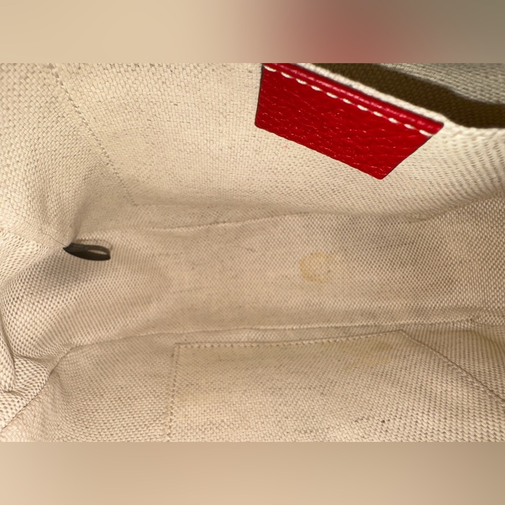 Like New Gucci Red Crossbody Leather Authentic Bag - Picture 5 of 5